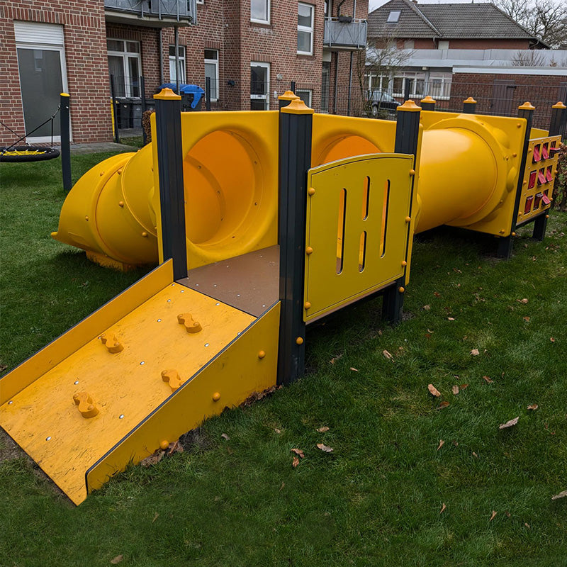 espas mini Lisa mit Tunnel, Röhrenrutsche und Tic Tac Toe Feld